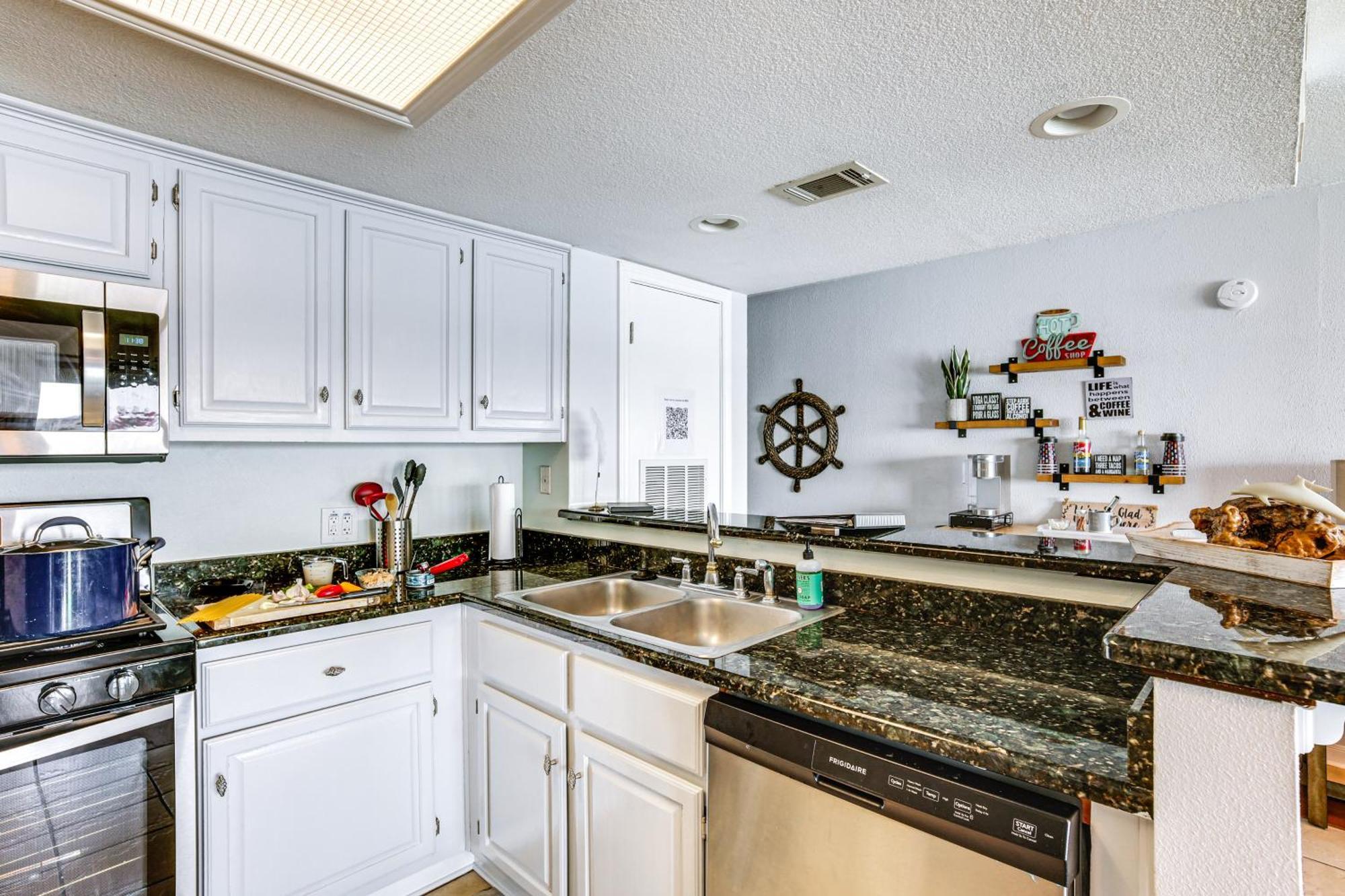 Resort-Style Lake Conroe Retreat With Balcony And View Willis Екстериор снимка